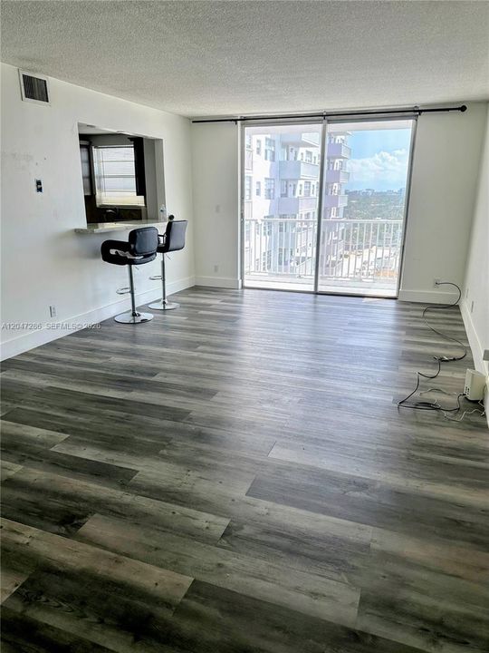 В аренду: $1,850 (1 спален, 1 ванн, 920 Квадратных фут)