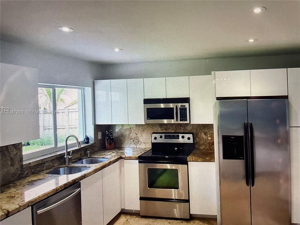 For Rent: $3,200 (3 beds, 2 baths, 1355 Square Feet)