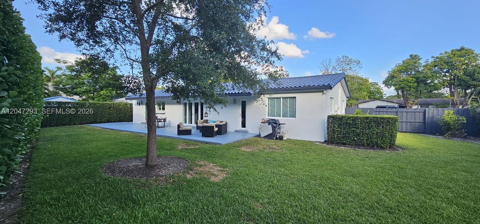 For Rent: $3,200 (3 beds, 2 baths, 1355 Square Feet)