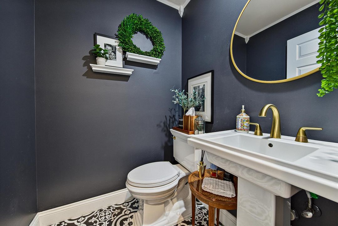 1/2 Bathroom