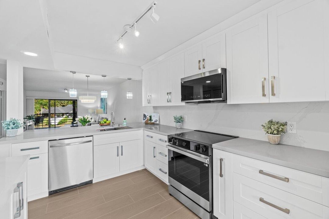 008-10092CedarPointBoulevard-204-Boynton