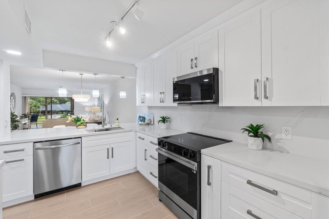 003-10092CedarPointBoulevard-204-Boynton