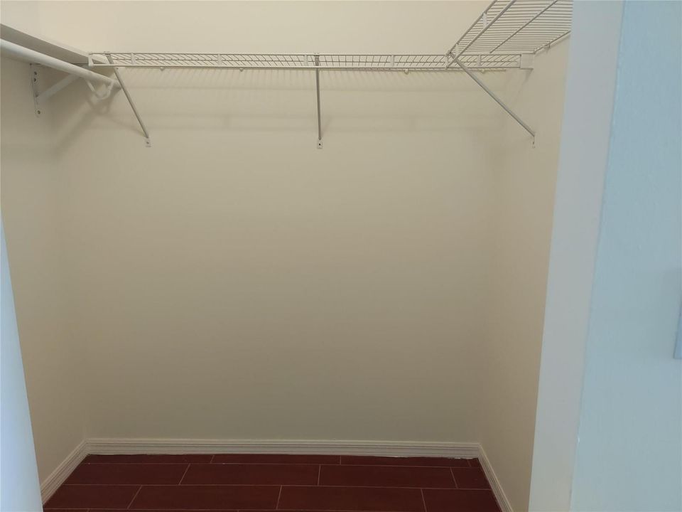 MASTER WALK-IN CLOSET