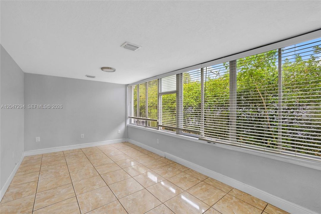En Venta: $633,000 (8 camas, 4 baños, 2451 Pies cuadrados)