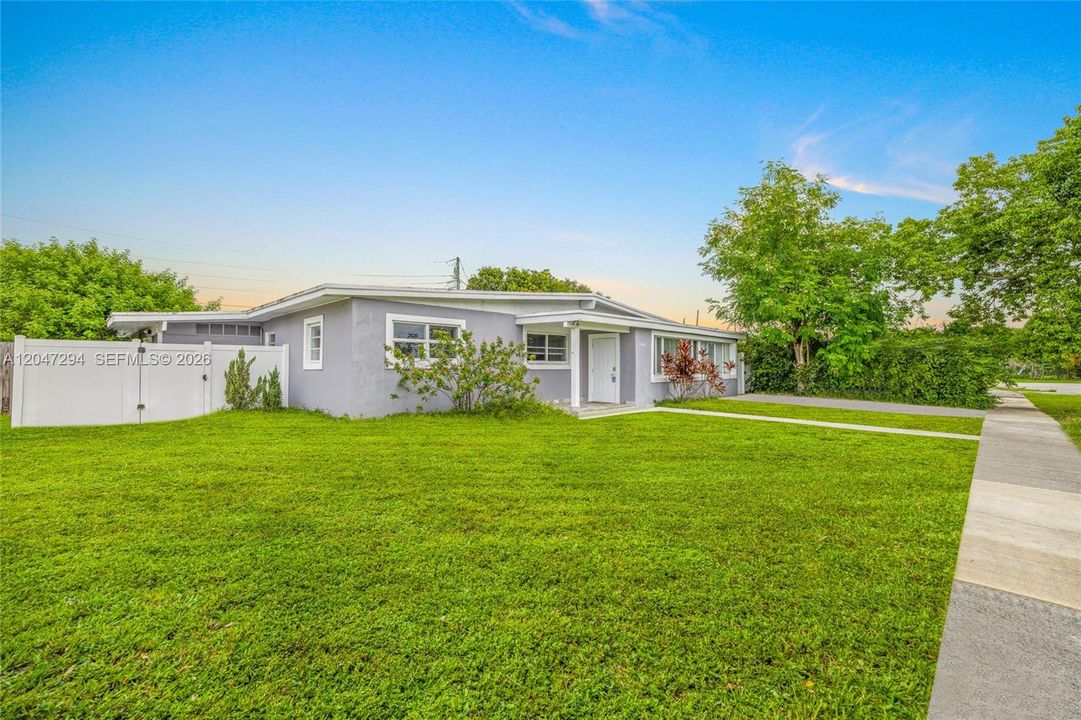 En Venta: $633,000 (8 camas, 4 baños, 2451 Pies cuadrados)