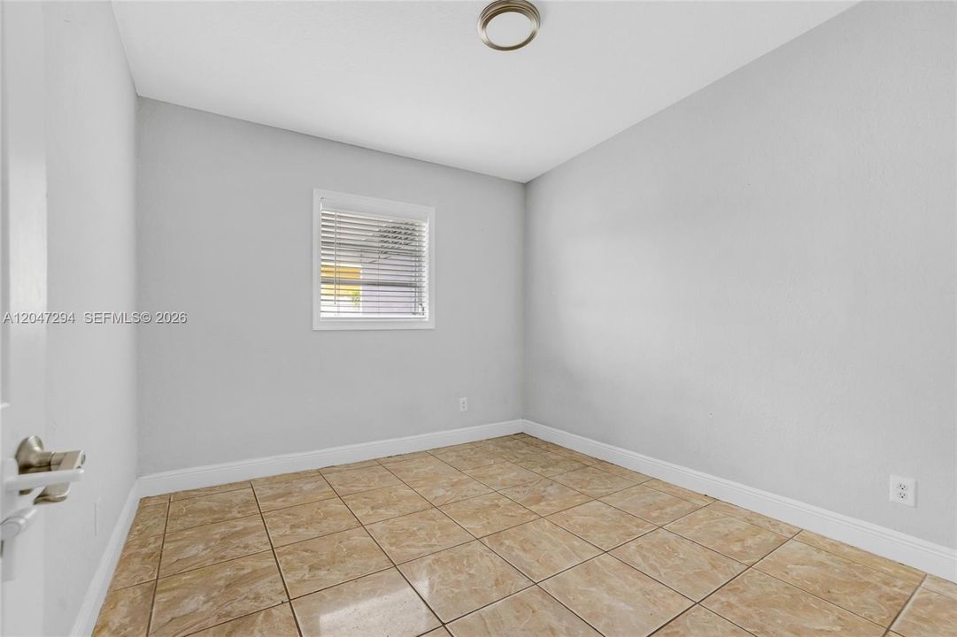 En Venta: $633,000 (8 camas, 4 baños, 2451 Pies cuadrados)