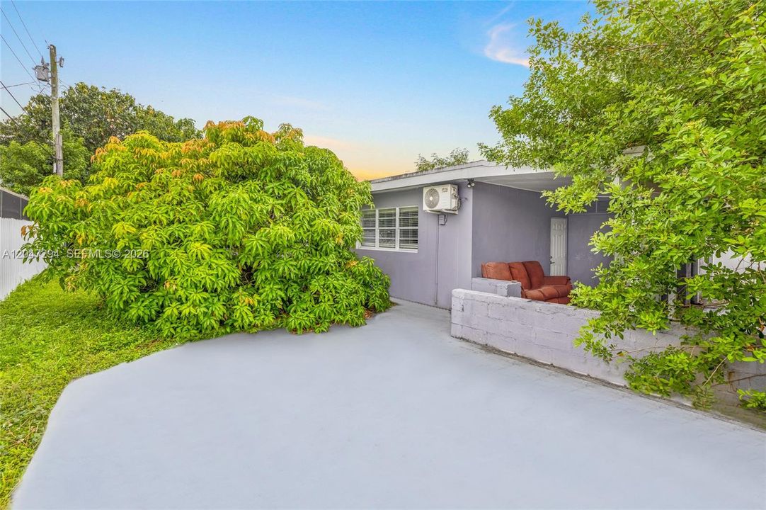 En Venta: $633,000 (8 camas, 4 baños, 2451 Pies cuadrados)