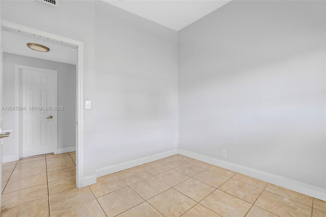 En Venta: $633,000 (8 camas, 4 baños, 2451 Pies cuadrados)