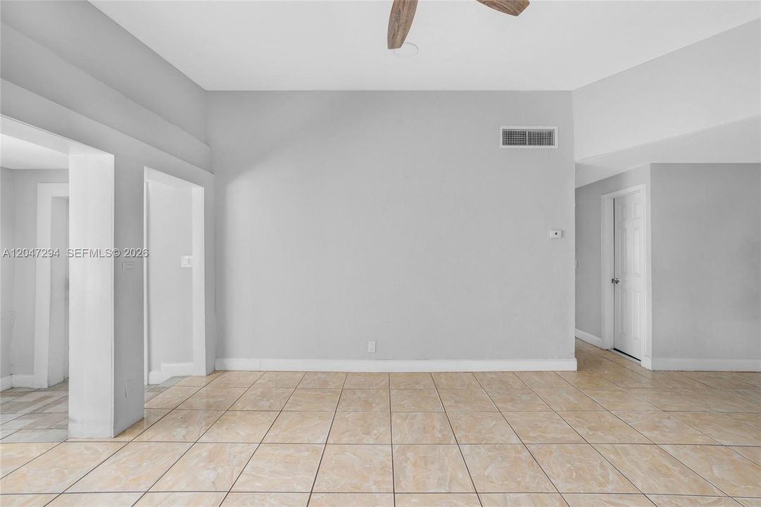 En Venta: $633,000 (8 camas, 4 baños, 2451 Pies cuadrados)