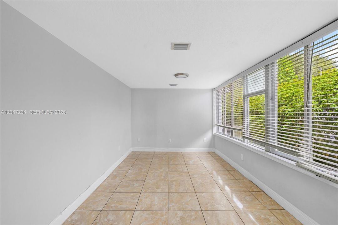 En Venta: $633,000 (8 camas, 4 baños, 2451 Pies cuadrados)