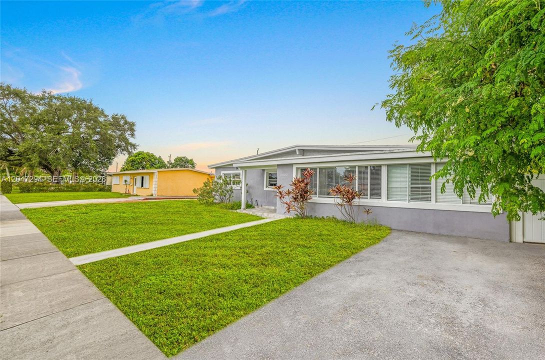 En Venta: $633,000 (8 camas, 4 baños, 2451 Pies cuadrados)