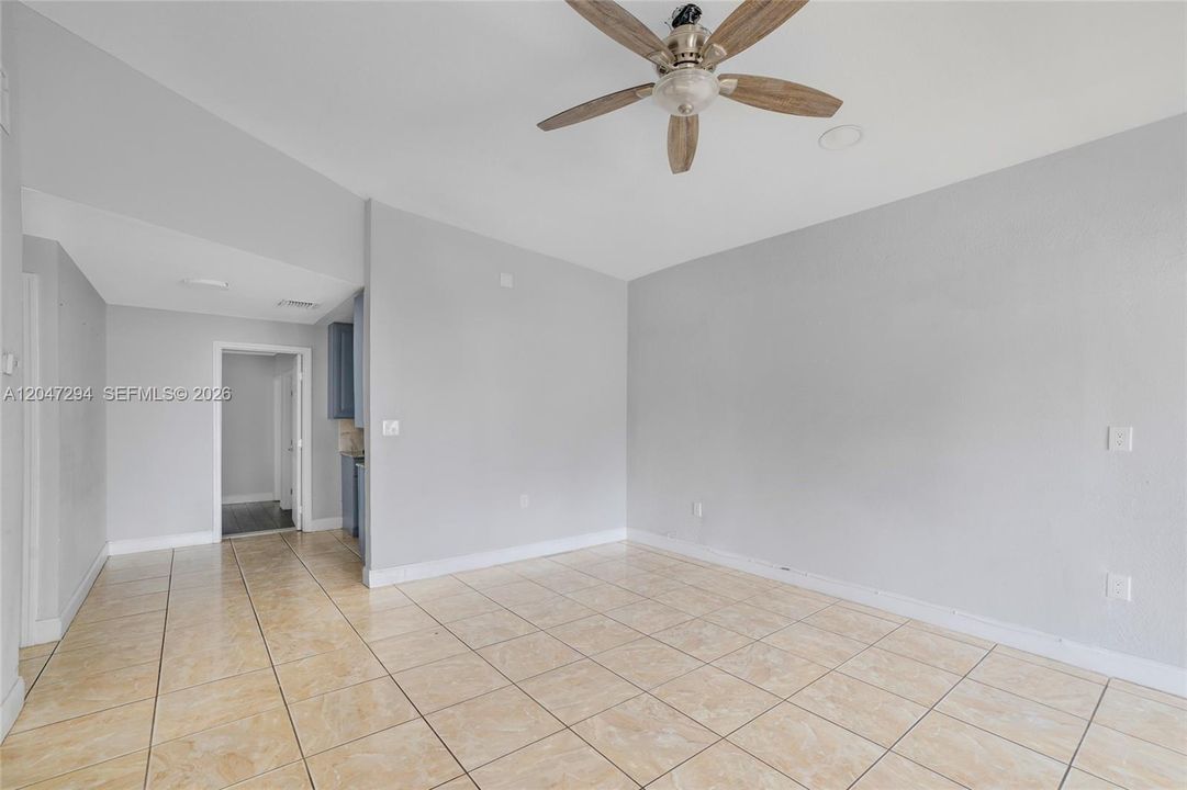 En Venta: $633,000 (8 camas, 4 baños, 2451 Pies cuadrados)