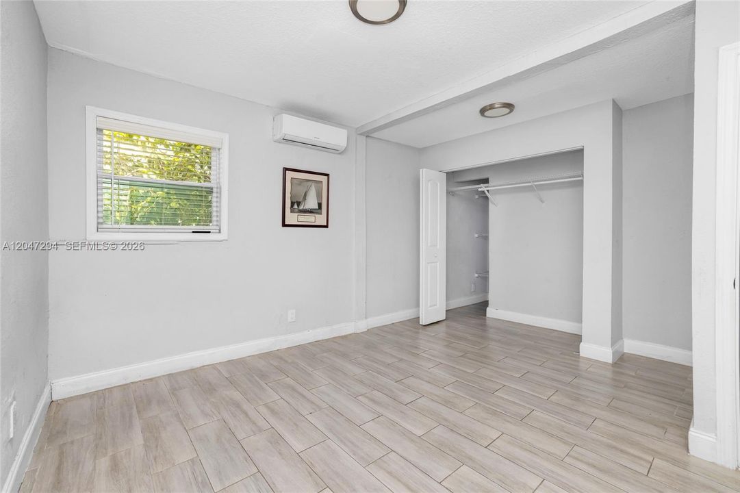 En Venta: $633,000 (8 camas, 4 baños, 2451 Pies cuadrados)