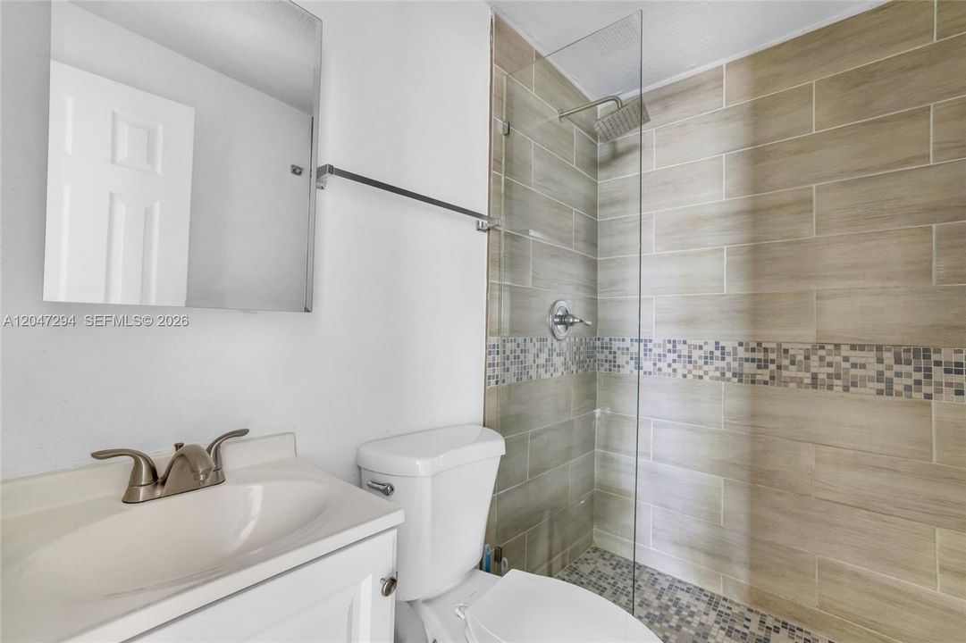 En Venta: $633,000 (8 camas, 4 baños, 2451 Pies cuadrados)