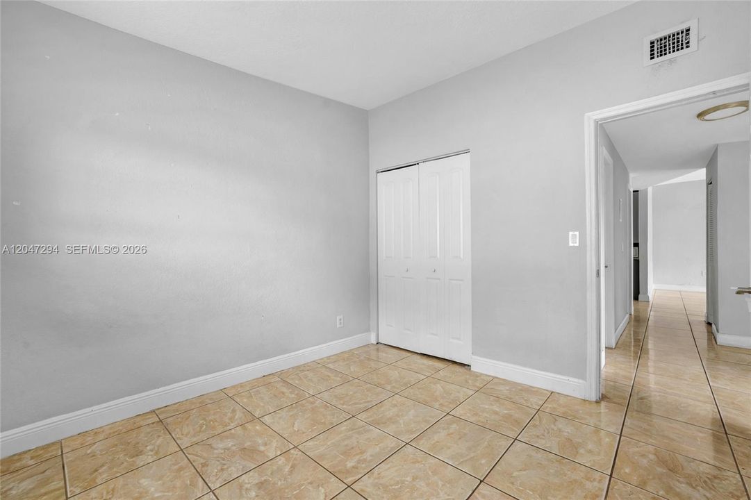 En Venta: $633,000 (8 camas, 4 baños, 2451 Pies cuadrados)