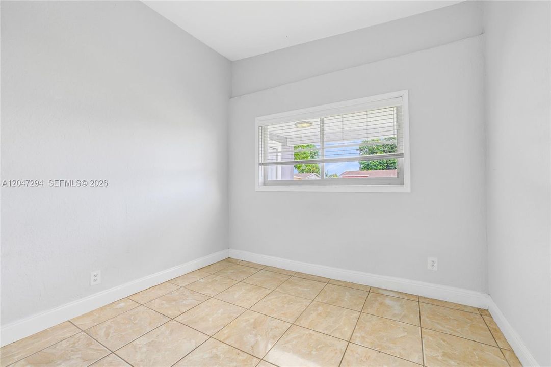 En Venta: $633,000 (8 camas, 4 baños, 2451 Pies cuadrados)