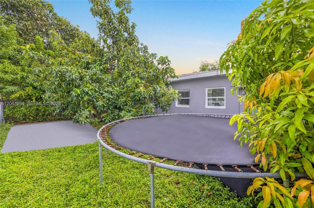 En Venta: $633,000 (8 camas, 4 baños, 2451 Pies cuadrados)