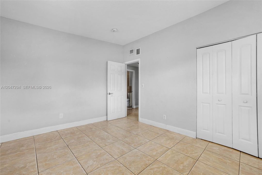 En Venta: $633,000 (8 camas, 4 baños, 2451 Pies cuadrados)