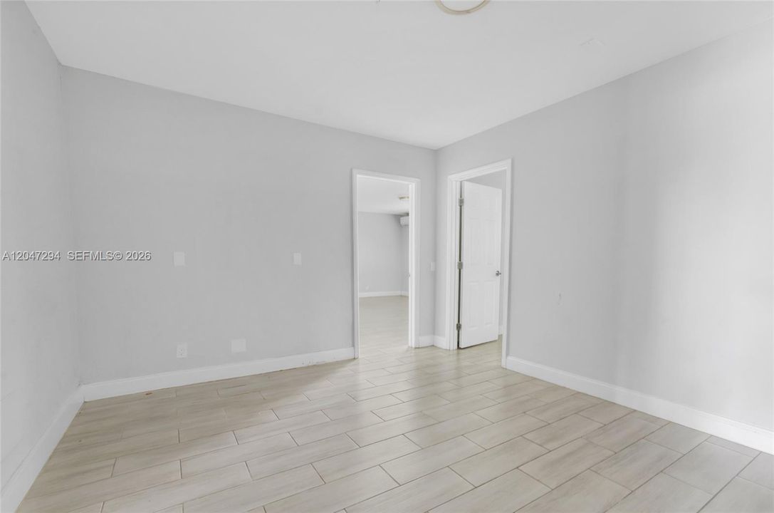 En Venta: $633,000 (8 camas, 4 baños, 2451 Pies cuadrados)