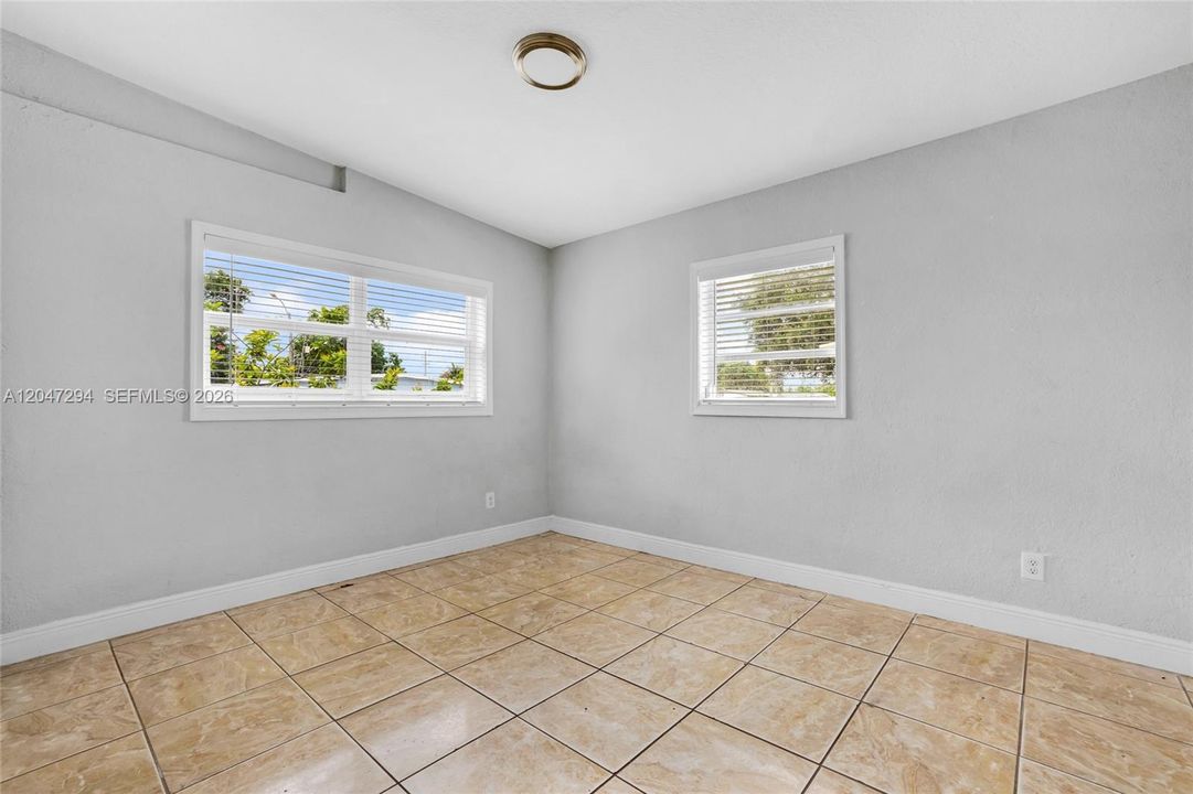 En Venta: $633,000 (8 camas, 4 baños, 2451 Pies cuadrados)