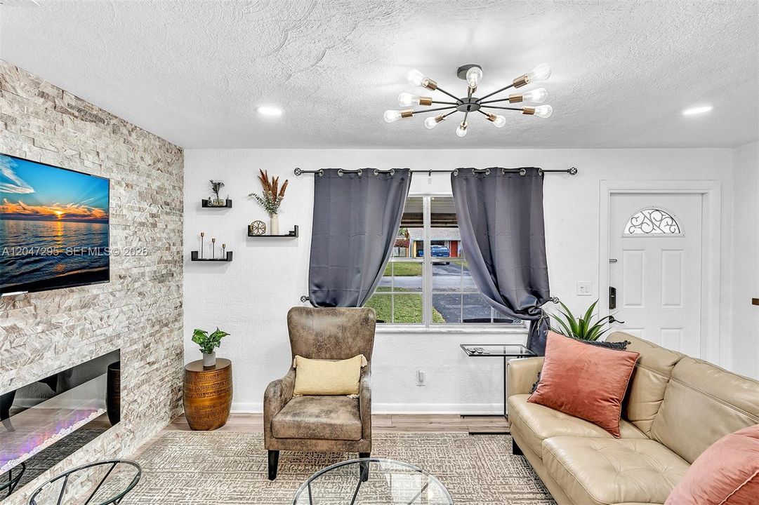En Renta: $4,950 (4 camas, 2 baños, 1342 Pies cuadrados)
