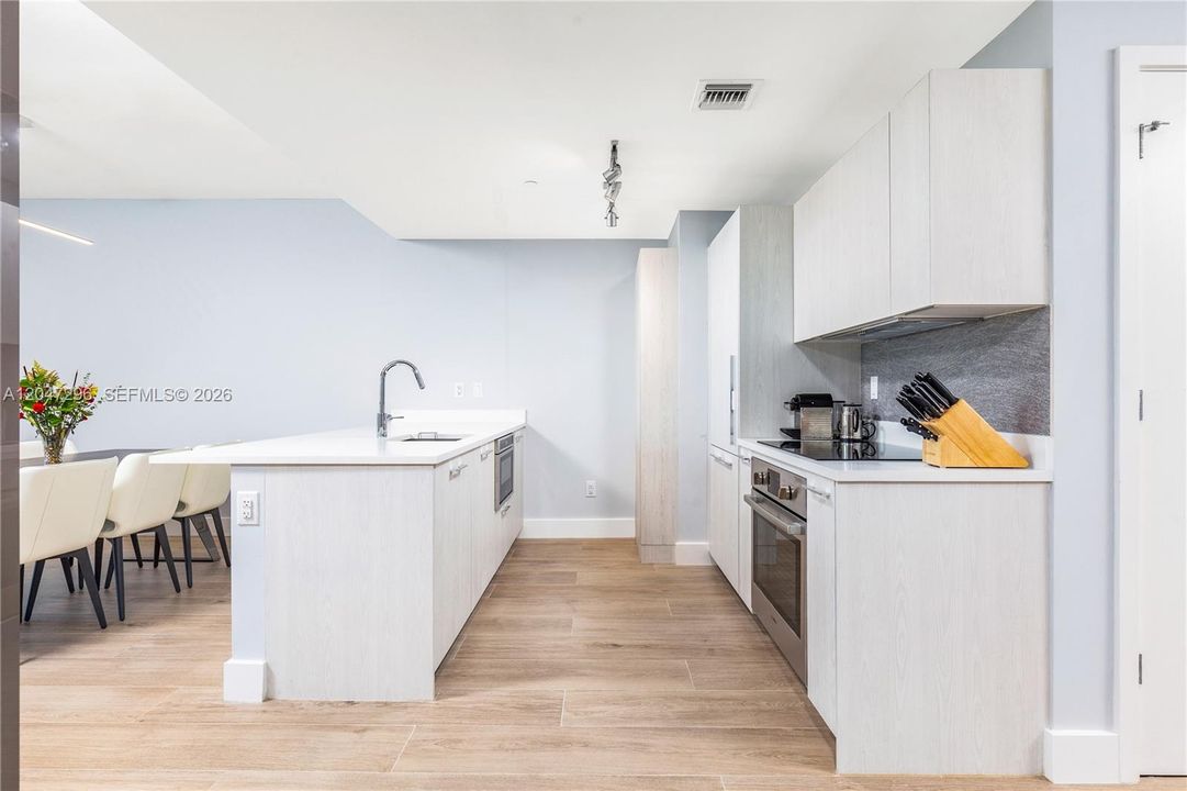 For Rent: $4,850 (2 beds, 2 baths, 1141 Square Feet)