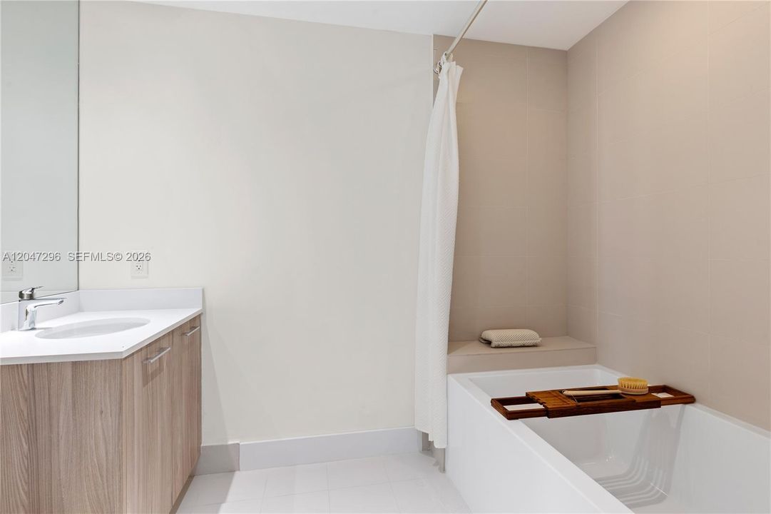 For Rent: $4,850 (2 beds, 2 baths, 1141 Square Feet)