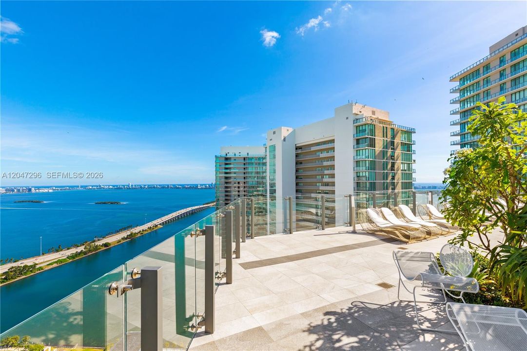 For Rent: $4,850 (2 beds, 2 baths, 1141 Square Feet)
