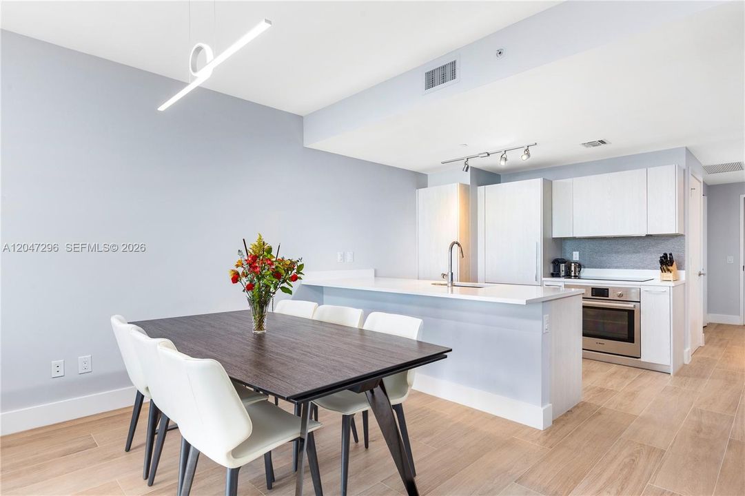 For Rent: $4,850 (2 beds, 2 baths, 1141 Square Feet)
