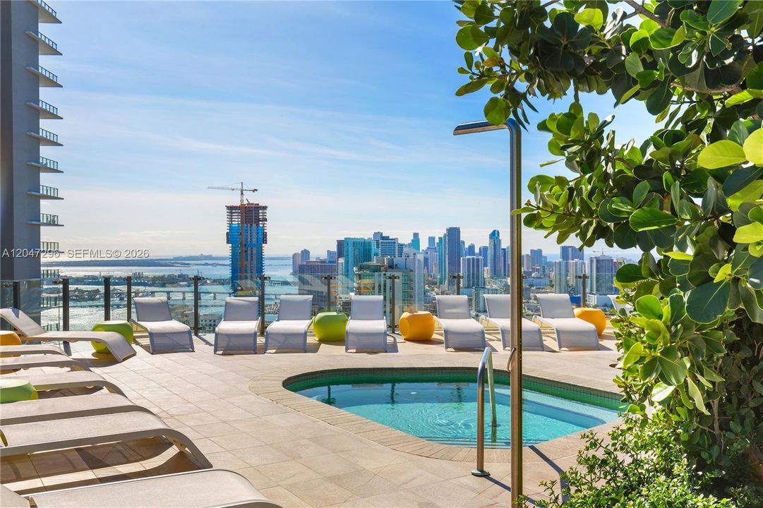 For Rent: $4,850 (2 beds, 2 baths, 1141 Square Feet)