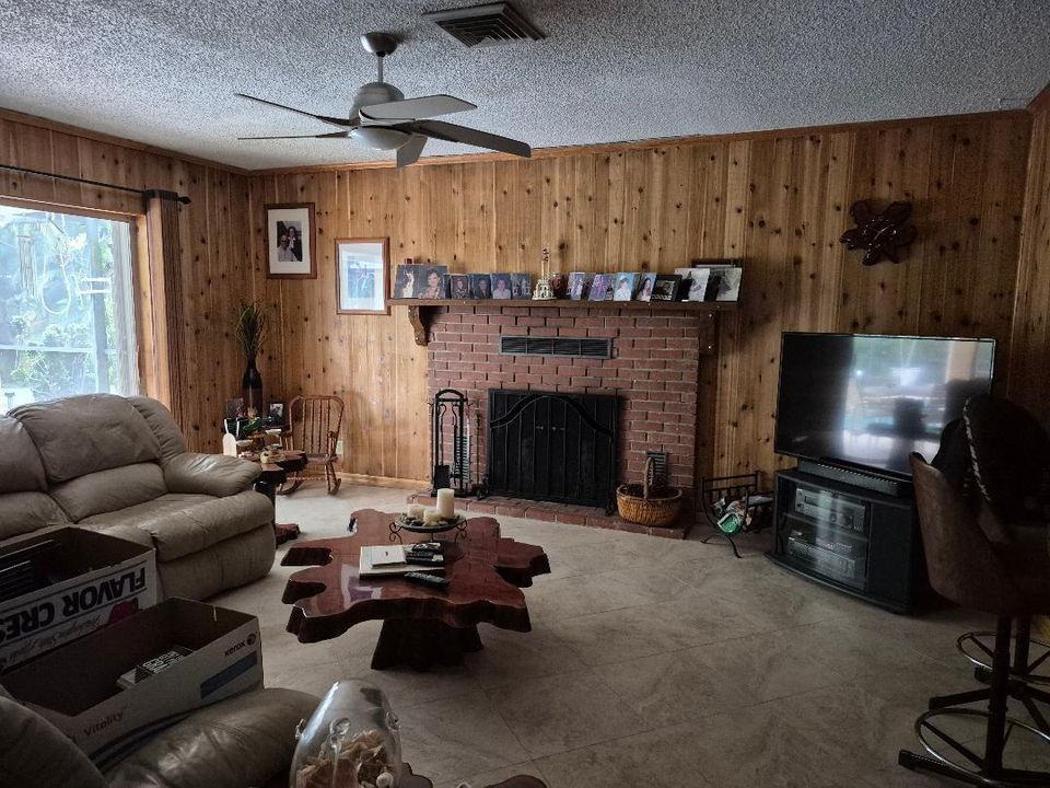 11500 fam rm fireplace