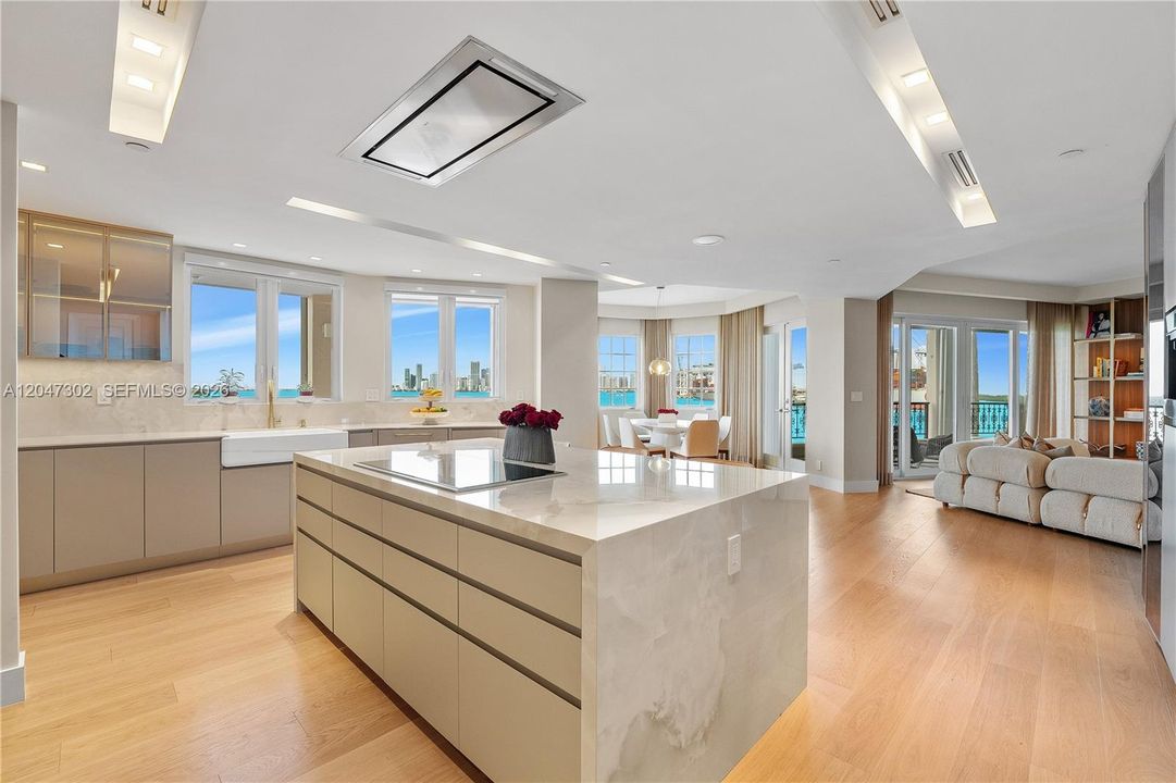 En Renta: $75,000 (5 camas, 5 baños, 6120 Pies cuadrados)