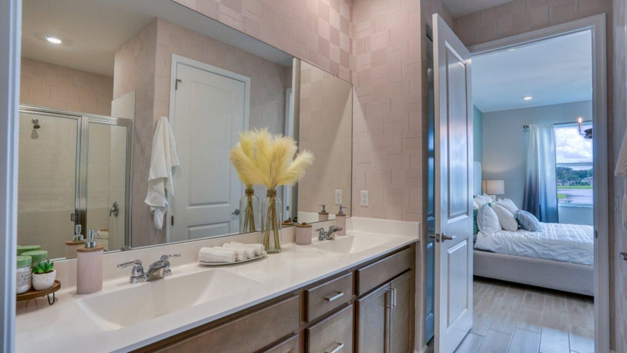 PBH_1309_Pic_Larkspur_Owners_Bath_2of2_F