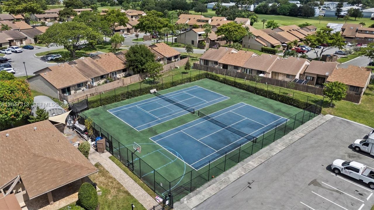 For Rent: $2,700 (2 beds, 2 baths, 917 Square Feet)
