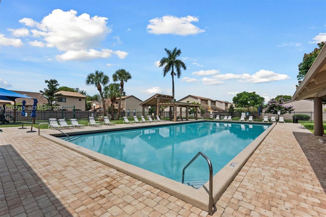 For Rent: $2,700 (2 beds, 2 baths, 917 Square Feet)
