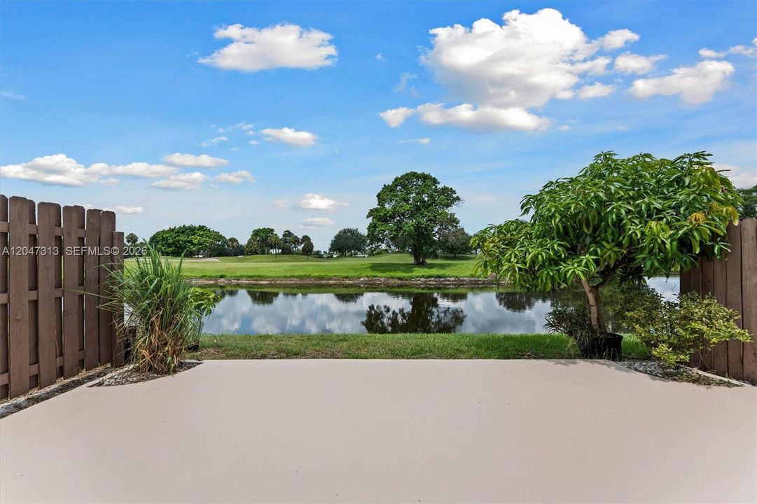For Rent: $2,700 (2 beds, 2 baths, 917 Square Feet)