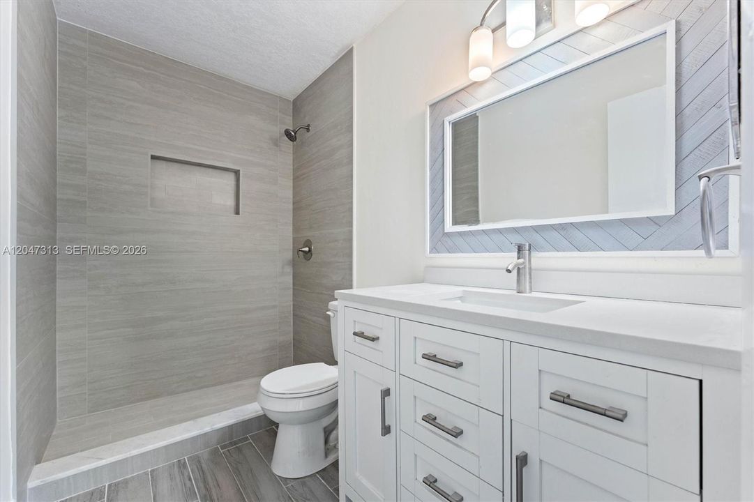 For Rent: $2,700 (2 beds, 2 baths, 917 Square Feet)