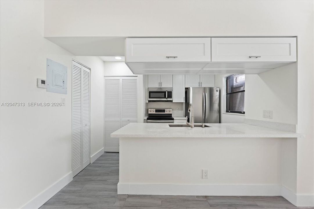 For Rent: $2,700 (2 beds, 2 baths, 917 Square Feet)