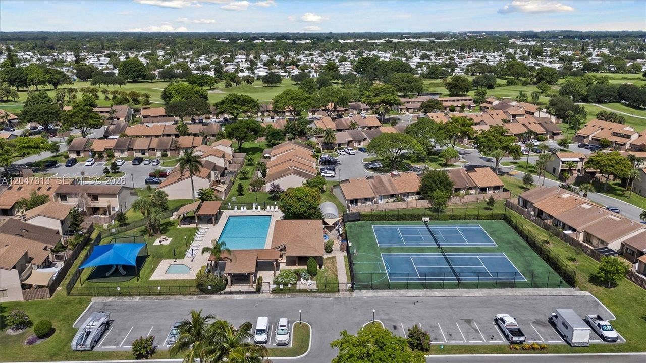 For Rent: $2,700 (2 beds, 2 baths, 917 Square Feet)
