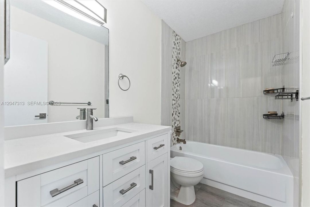For Rent: $2,700 (2 beds, 2 baths, 917 Square Feet)