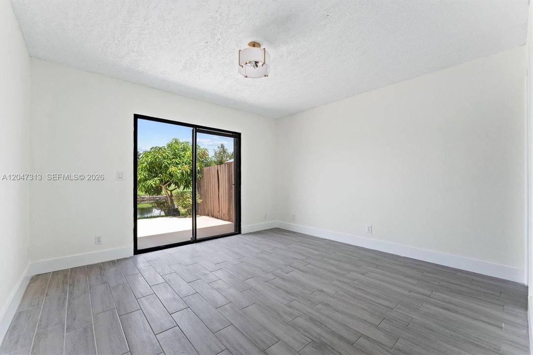 For Rent: $2,700 (2 beds, 2 baths, 917 Square Feet)