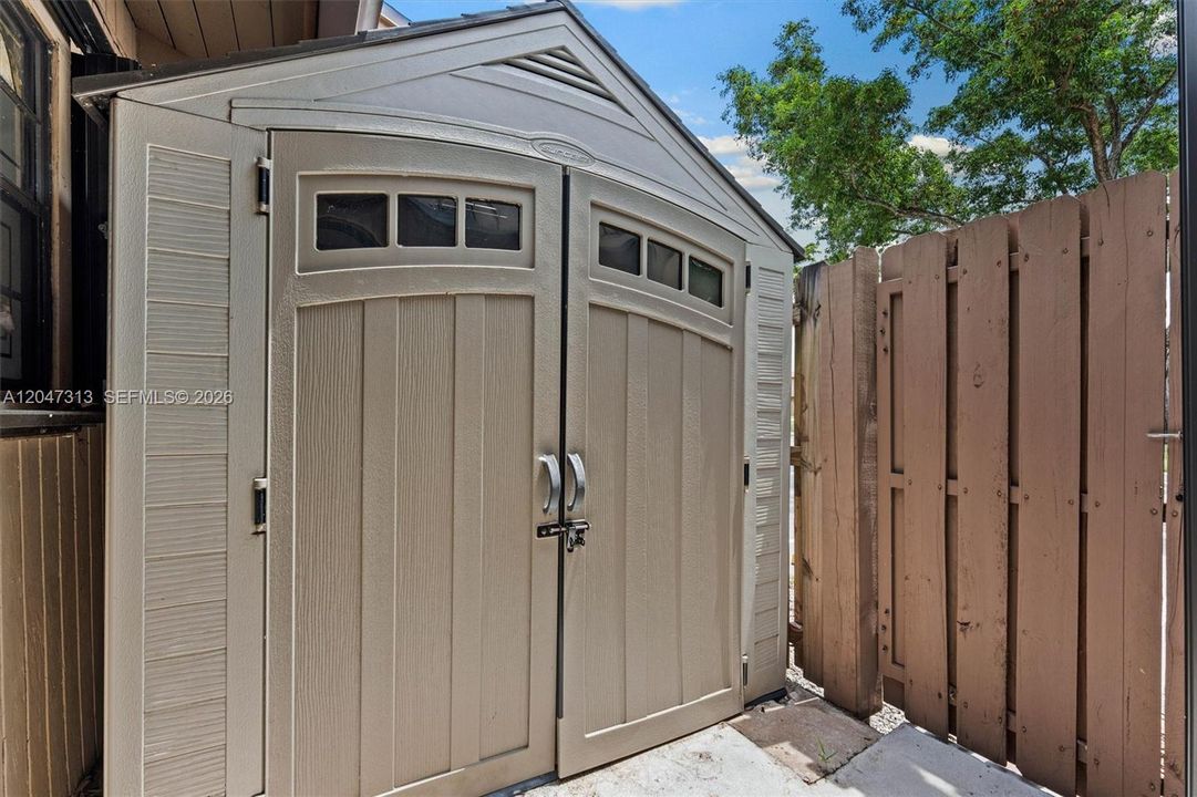 For Rent: $2,700 (2 beds, 2 baths, 917 Square Feet)