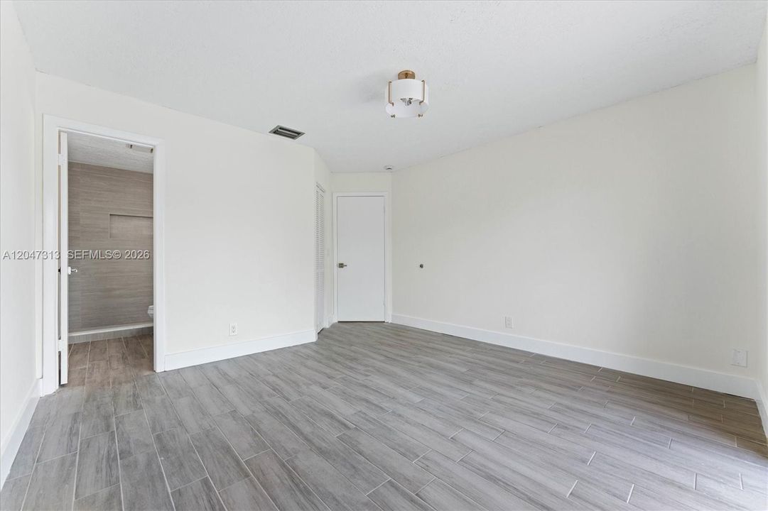For Rent: $2,700 (2 beds, 2 baths, 917 Square Feet)