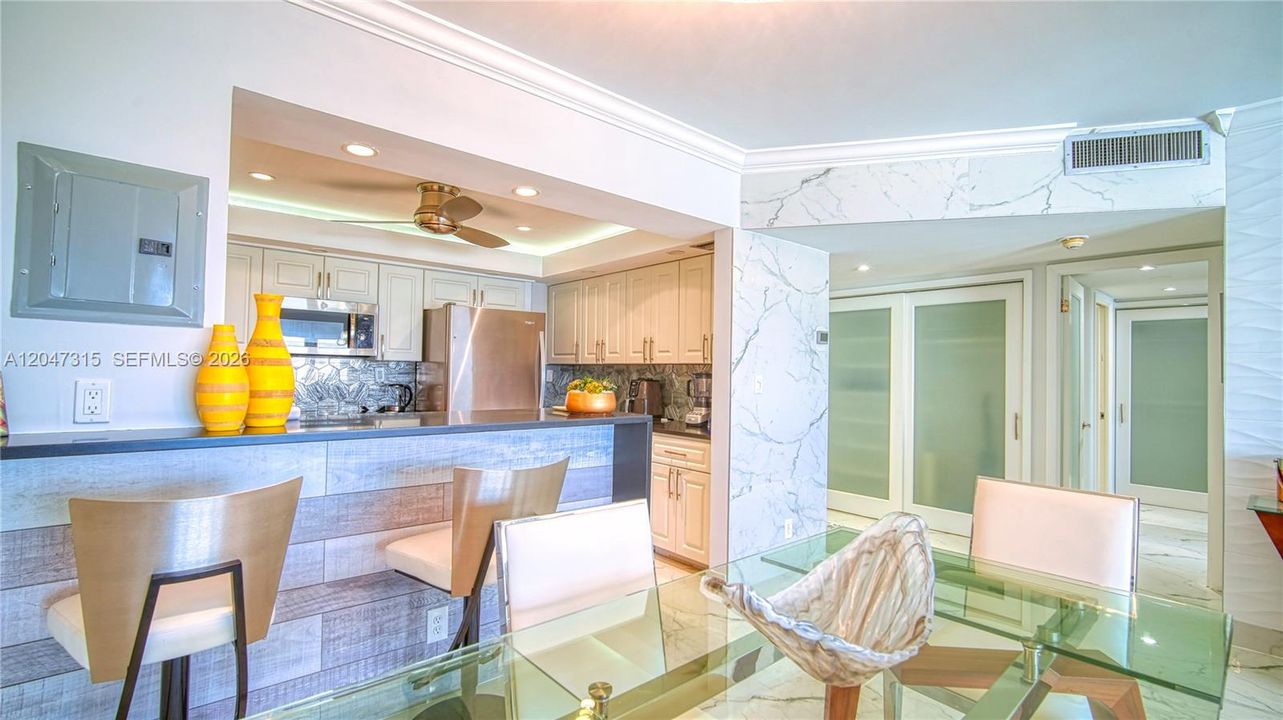 For Rent: $3,300 (1 beds, 1 baths, 1000 Square Feet)
