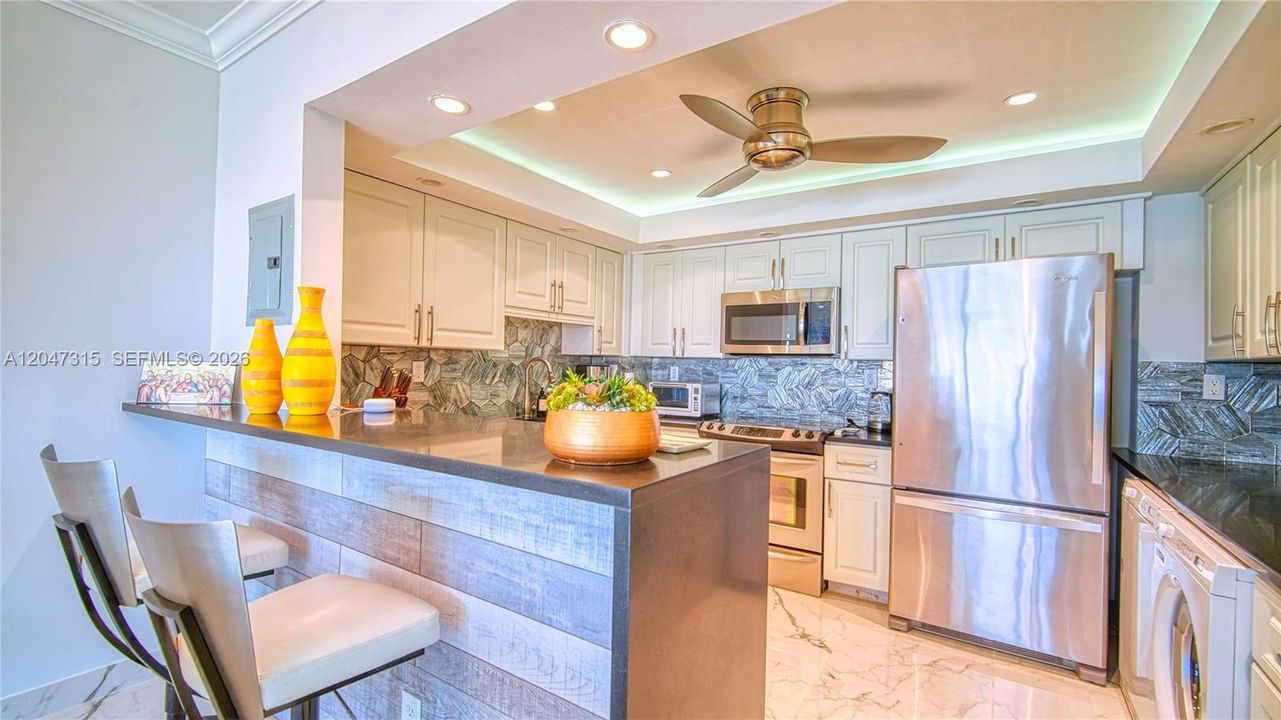 For Rent: $3,300 (1 beds, 1 baths, 1000 Square Feet)