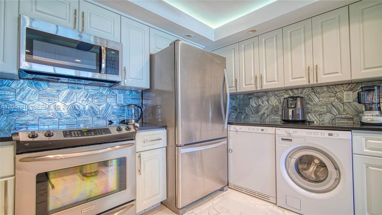 For Rent: $3,300 (1 beds, 1 baths, 1000 Square Feet)