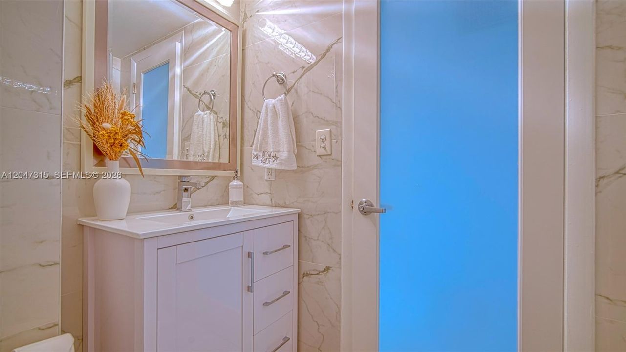 For Rent: $3,300 (1 beds, 1 baths, 1000 Square Feet)