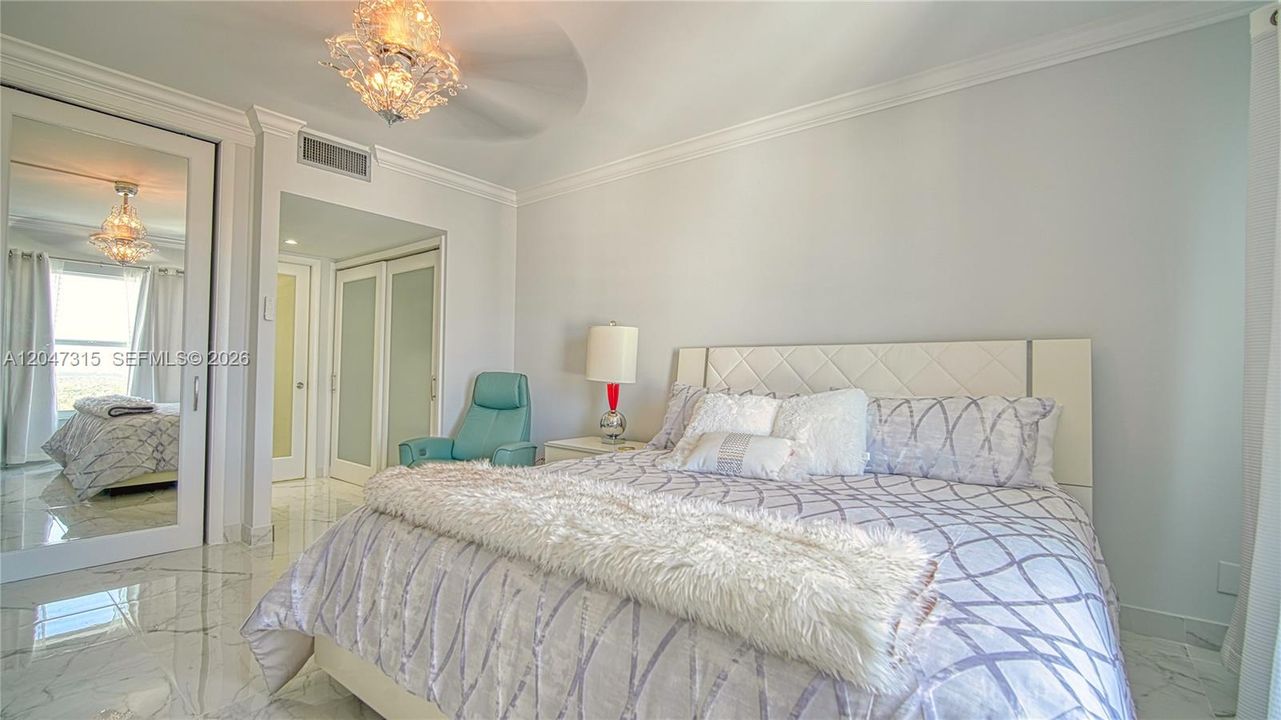 For Rent: $3,300 (1 beds, 1 baths, 1000 Square Feet)