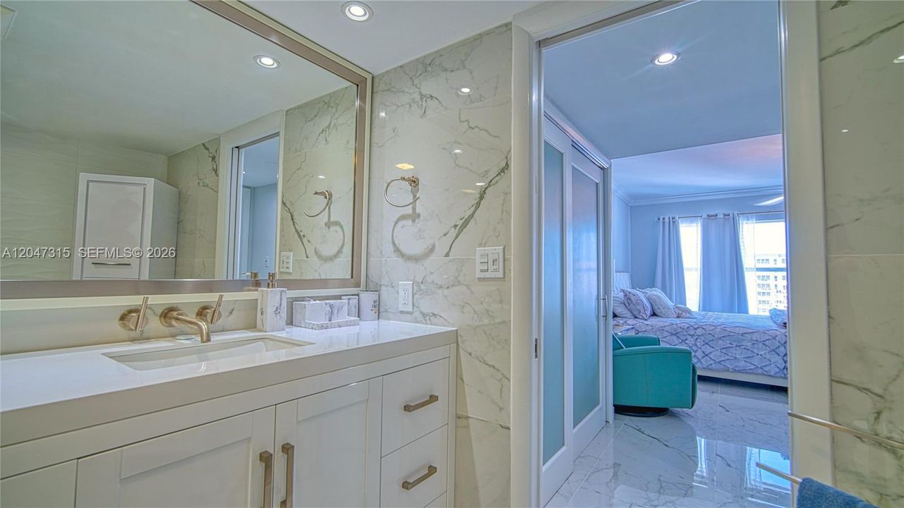 For Rent: $3,300 (1 beds, 1 baths, 1000 Square Feet)