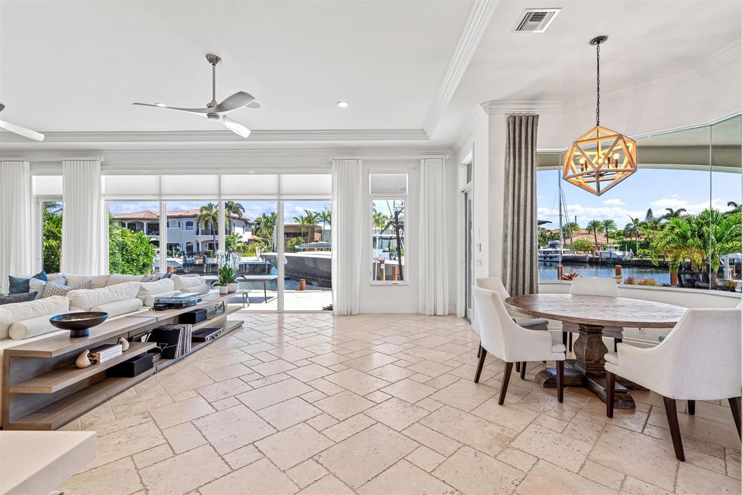 BREAKFAST_NOOK_TO_PATIO